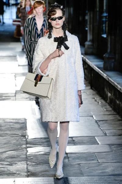 Look 13